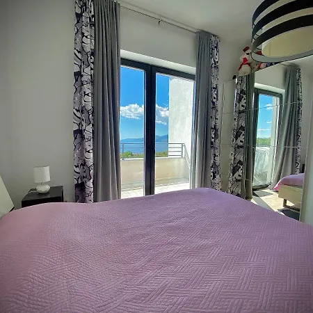 Flora Apartman *